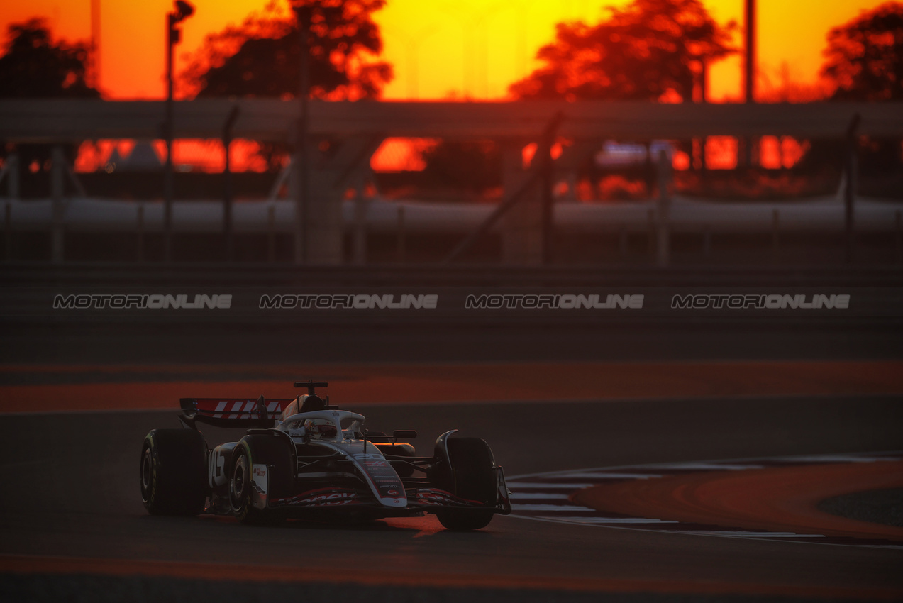 GP QATAR, Kevin Magnussen (DEN) Haas VF-24.

29.11.2024 Formula 1 World Championship, Rd 23, Qatar Grand Prix, Doha, Qatar, Sprint Qualifiche Day.

 - www.xpbimages.com, EMail: requests@xpbimages.com © Copyright: Staley / XPB Images