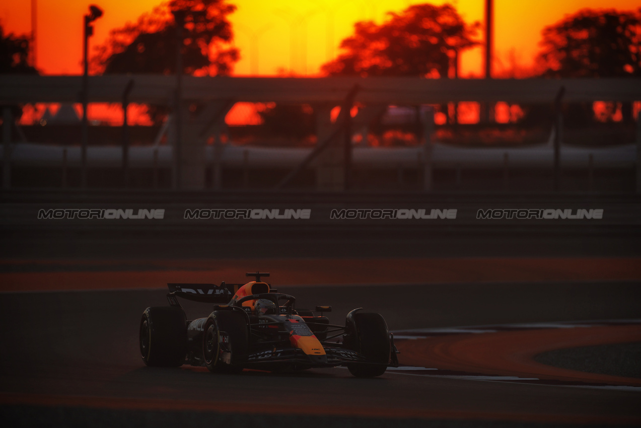 GP QATAR, Max Verstappen (NLD) Red Bull Racing RB20.

29.11.2024 Formula 1 World Championship, Rd 23, Qatar Grand Prix, Doha, Qatar, Sprint Qualifiche Day.

 - www.xpbimages.com, EMail: requests@xpbimages.com © Copyright: Staley / XPB Images