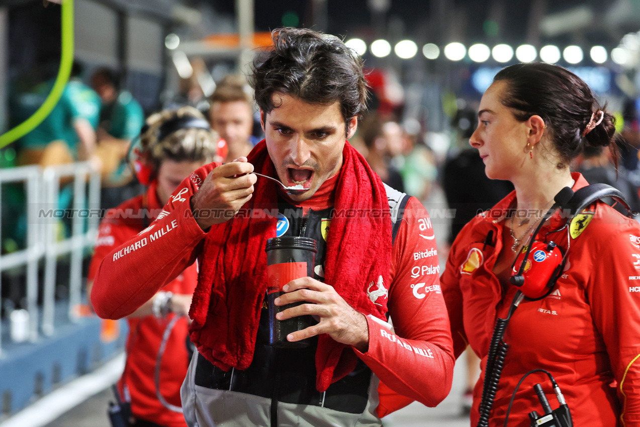 GP SINGAPORE, Carlos Sainz Jr (ESP) Ferrari on the grid.

22.09.2024. Formula 1 World Championship, Rd 18, Singapore Grand Prix, Marina Bay Street Circuit, Singapore, Gara Day.

- www.xpbimages.com, EMail: requests@xpbimages.com © Copyright: Moy / XPB Images