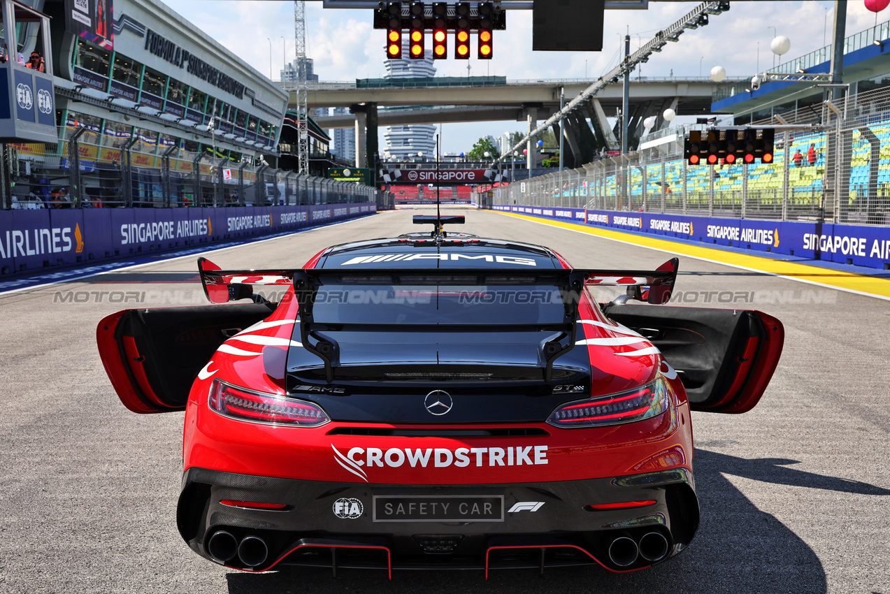 GP SINGAPORE, The Mercedes FIA Safety Car on the grid.

22.09.2024. FIA Formula Academy, Rd 5, Gara 2, Marina Bay Street Circuit, Singapore, Domenica.

- www.xpbimages.com, EMail: requests@xpbimages.com Copyright: XPB Images