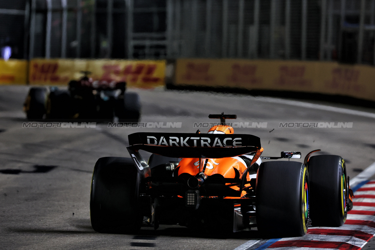 GP SINGAPORE, Oscar Piastri (AUS) McLaren MCL38.

22.09.2024. Formula 1 World Championship, Rd 18, Singapore Grand Prix, Marina Bay Street Circuit, Singapore, Gara Day.

 - www.xpbimages.com, EMail: requests@xpbimages.com © Copyright: Coates / XPB Images