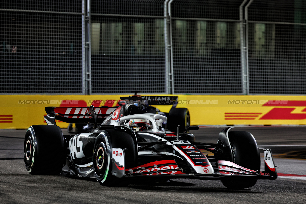 GP SINGAPORE, Kevin Magnussen (DEN) Haas VF-24.

22.09.2024. Formula 1 World Championship, Rd 18, Singapore Grand Prix, Marina Bay Street Circuit, Singapore, Gara Day.

 - www.xpbimages.com, EMail: requests@xpbimages.com © Copyright: Coates / XPB Images