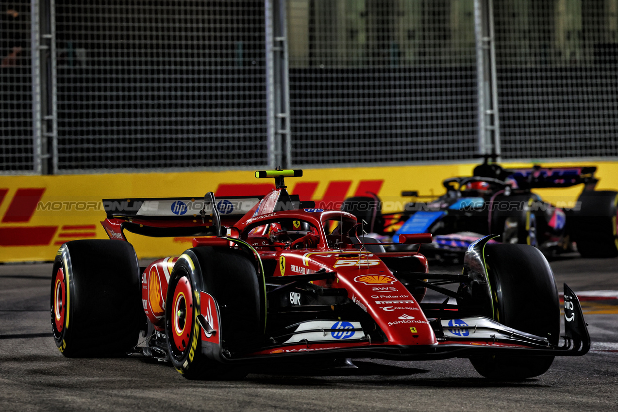 GP SINGAPORE, Carlos Sainz Jr (ESP) Ferrari SF-24.

22.09.2024. Formula 1 World Championship, Rd 18, Singapore Grand Prix, Marina Bay Street Circuit, Singapore, Gara Day.

 - www.xpbimages.com, EMail: requests@xpbimages.com © Copyright: Coates / XPB Images