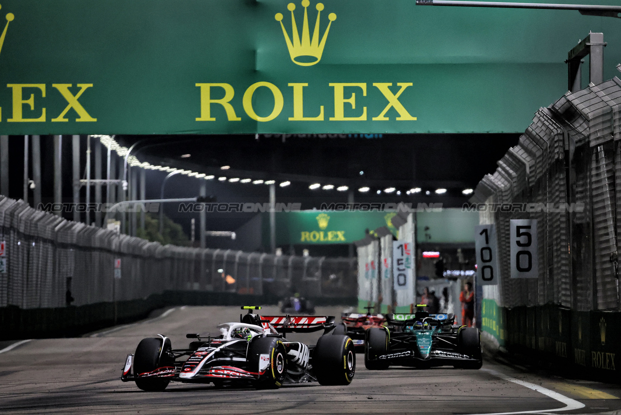 GP SINGAPORE, Nico Hulkenberg (GER) Haas VF-24.

22.09.2024. Formula 1 World Championship, Rd 18, Singapore Grand Prix, Marina Bay Street Circuit, Singapore, Gara Day.

- www.xpbimages.com, EMail: requests@xpbimages.com © Copyright: Bearne / XPB Images