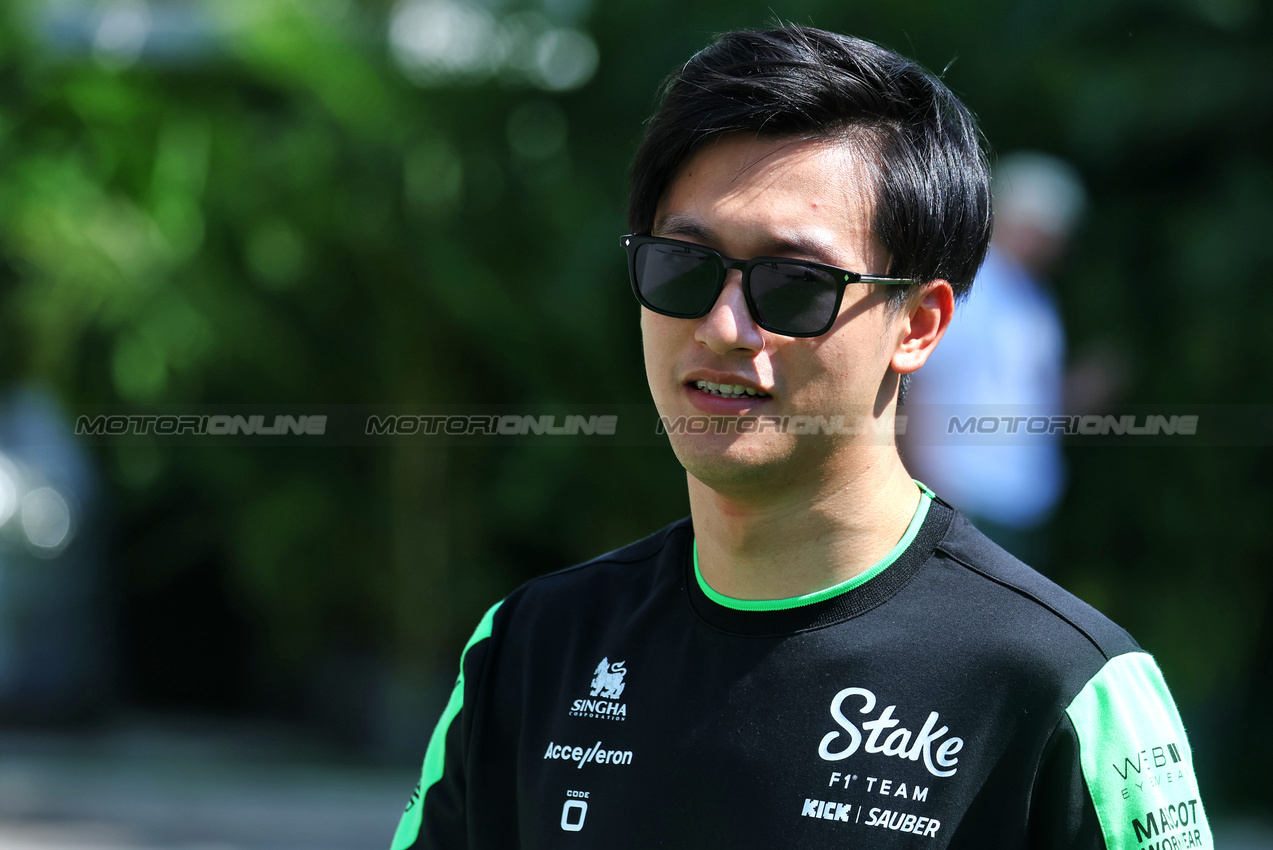 GP SINGAPORE, Zhou Guanyu (CHN) Sauber.

22.09.2024. Formula 1 World Championship, Rd 18, Singapore Grand Prix, Marina Bay Street Circuit, Singapore, Gara Day.

- www.xpbimages.com, EMail: requests@xpbimages.com © Copyright: Moy / XPB Images