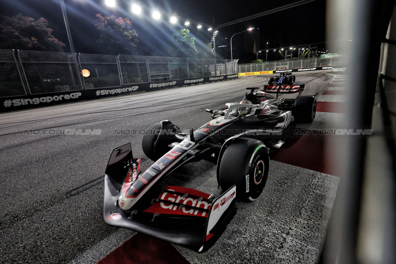 GP SINGAPORE, Kevin Magnussen (DEN) Haas VF-24.

22.09.2024. Formula 1 World Championship, Rd 18, Singapore Grand Prix, Marina Bay Street Circuit, Singapore, Gara Day.

- www.xpbimages.com, EMail: requests@xpbimages.com © Copyright: Bearne / XPB Images