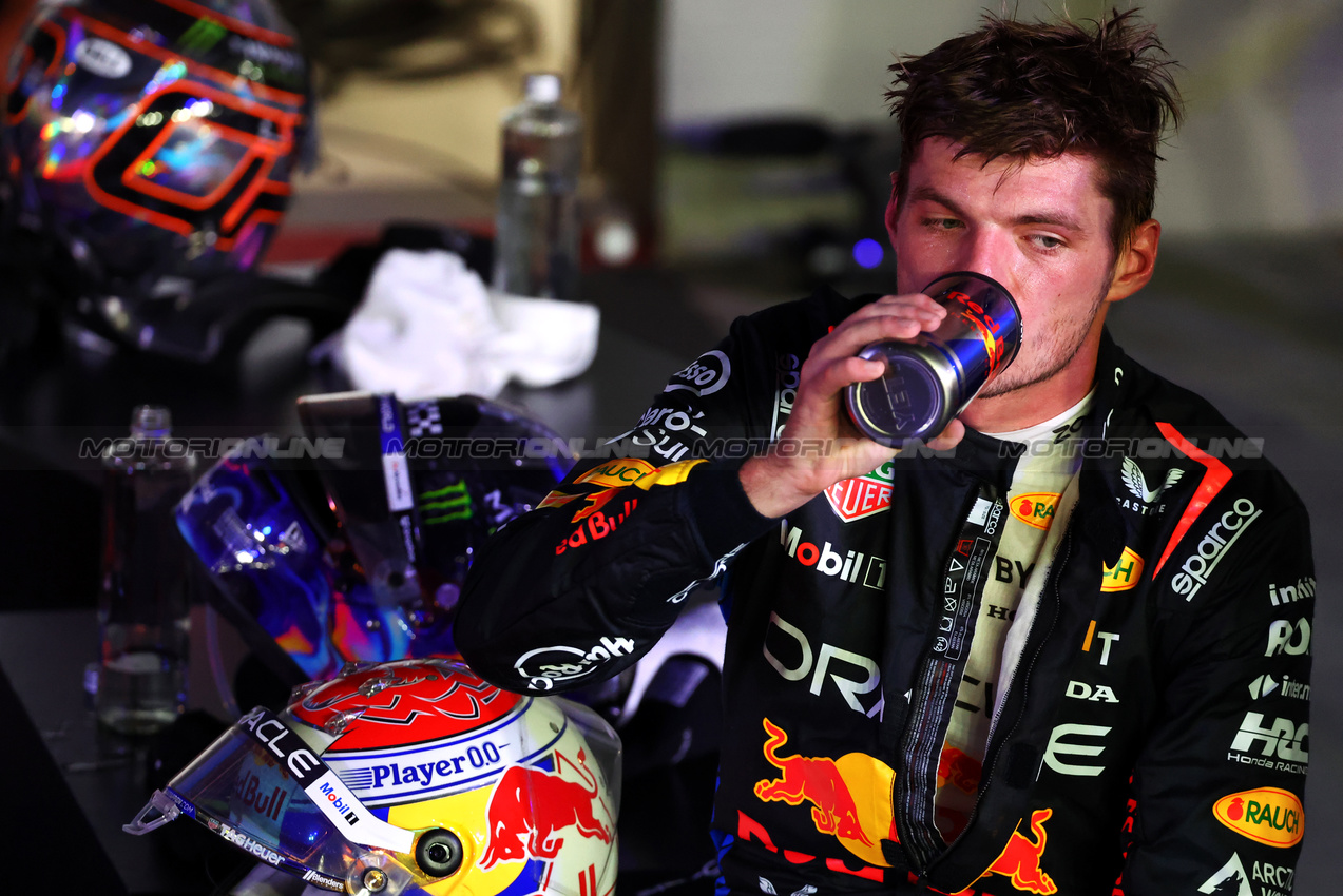 GP SINGAPORE, Max Verstappen (NLD) Red Bull Racing in parc ferme.

22.09.2024. Formula 1 World Championship, Rd 18, Singapore Grand Prix, Marina Bay Street Circuit, Singapore, Gara Day.

- www.xpbimages.com, EMail: requests@xpbimages.com © Copyright: Batchelor / XPB Images