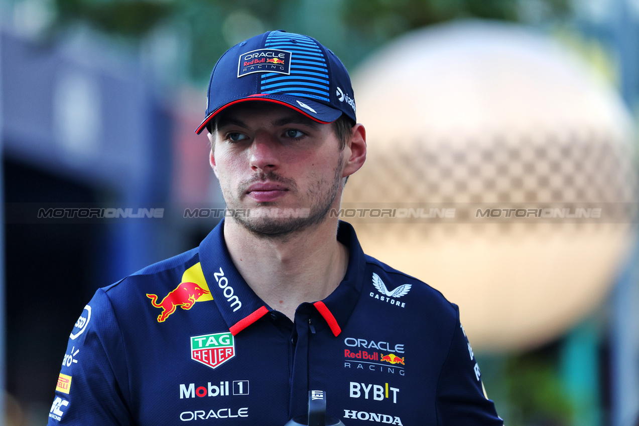 GP SINGAPORE, Max Verstappen (NLD) Red Bull Racing.

22.09.2024. Formula 1 World Championship, Rd 18, Singapore Grand Prix, Marina Bay Street Circuit, Singapore, Gara Day.

- www.xpbimages.com, EMail: requests@xpbimages.com © Copyright: Batchelor / XPB Images