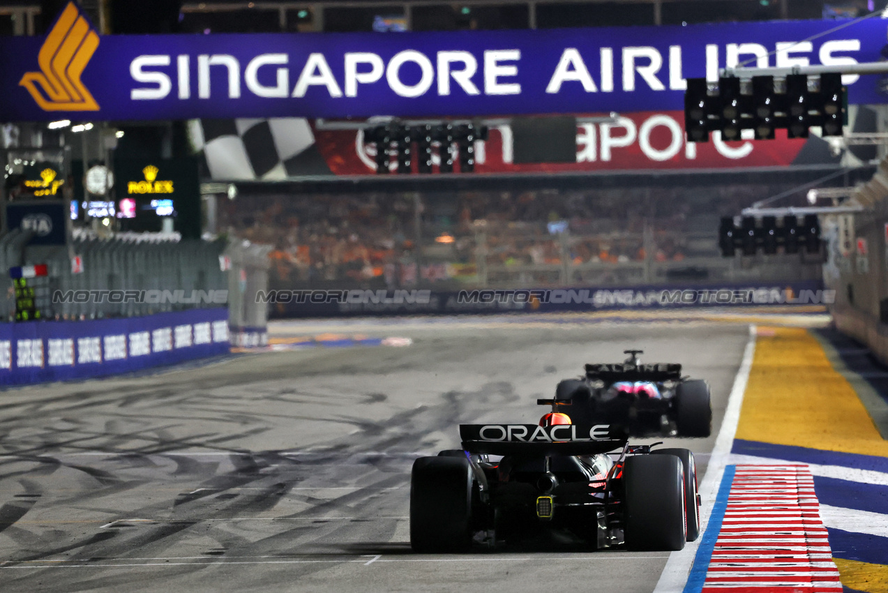 GP SINGAPORE, Max Verstappen (NLD) Red Bull Racing RB20.

22.09.2024. Formula 1 World Championship, Rd 18, Singapore Grand Prix, Marina Bay Street Circuit, Singapore, Gara Day.

- www.xpbimages.com, EMail: requests@xpbimages.com © Copyright: Moy / XPB Images