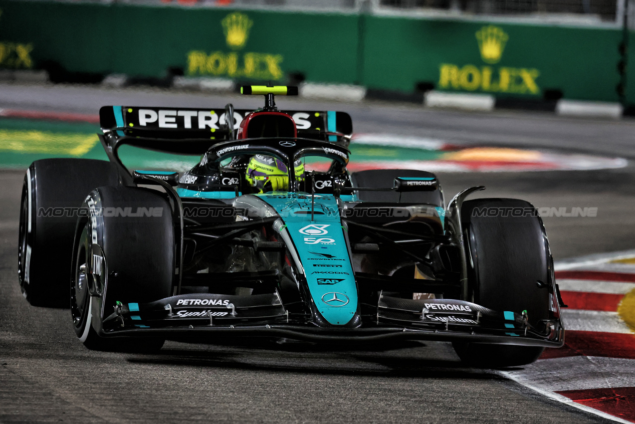 GP SINGAPORE, Lewis Hamilton (GBR) Mercedes AMG F1 W15.

22.09.2024. Formula 1 World Championship, Rd 18, Singapore Grand Prix, Marina Bay Street Circuit, Singapore, Gara Day.

- www.xpbimages.com, EMail: requests@xpbimages.com © Copyright: Moy / XPB Images