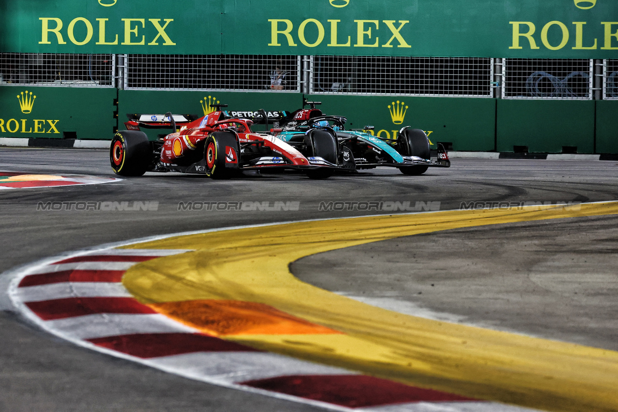 GP SINGAPORE, Charles Leclerc (MON) Ferrari SF-24 e George Russell (GBR) Mercedes AMG F1 W15 battle for position.

22.09.2024. Formula 1 World Championship, Rd 18, Singapore Grand Prix, Marina Bay Street Circuit, Singapore, Gara Day.

- www.xpbimages.com, EMail: requests@xpbimages.com © Copyright: Moy / XPB Images