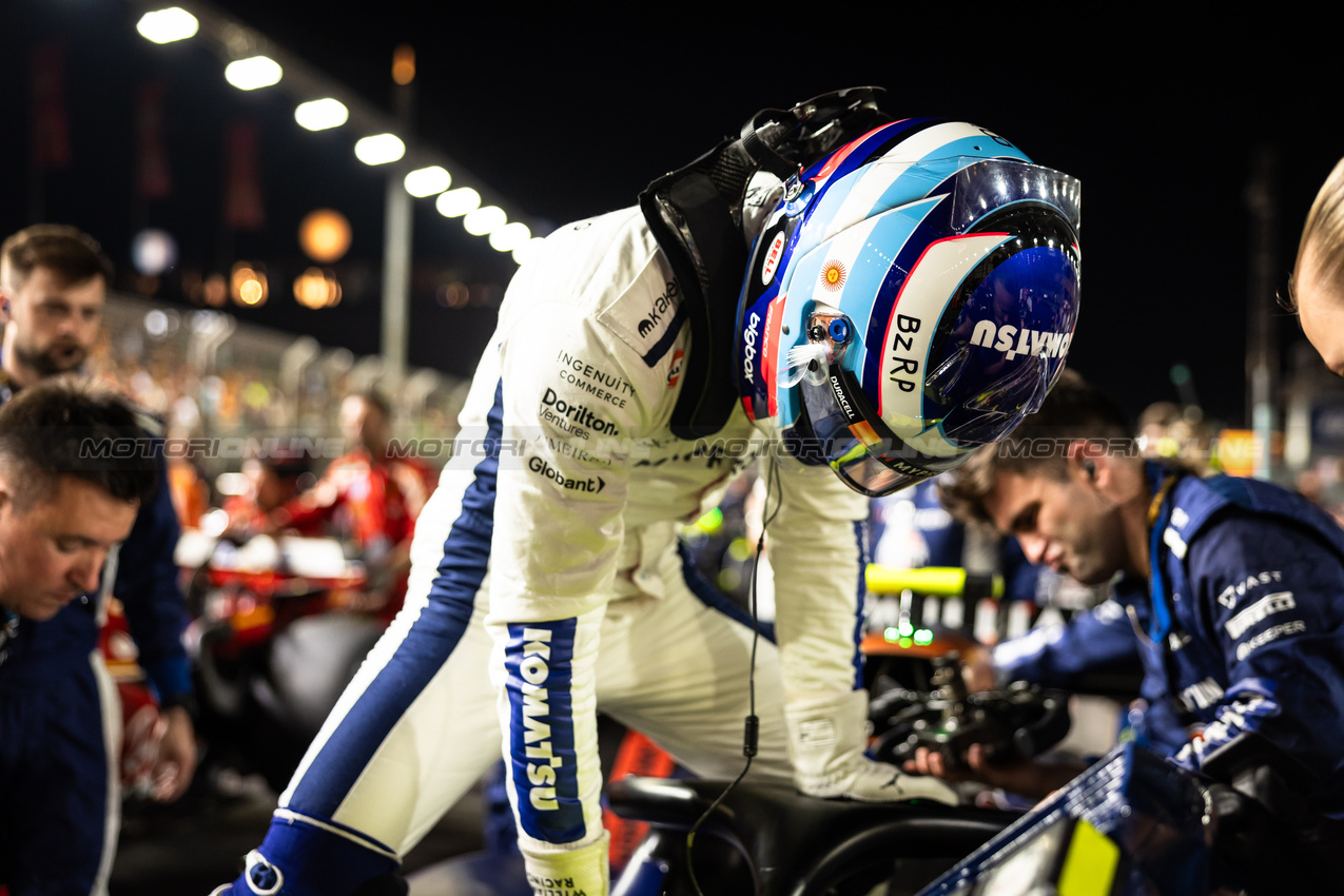 GP SINGAPORE, Franco Colapinto (ARG) Williams Racing FW46 on the grid.

22.09.2024. Formula 1 World Championship, Rd 18, Singapore Grand Prix, Marina Bay Street Circuit, Singapore, Gara Day.

- www.xpbimages.com, EMail: requests@xpbimages.com © Copyright: Bearne / XPB Images