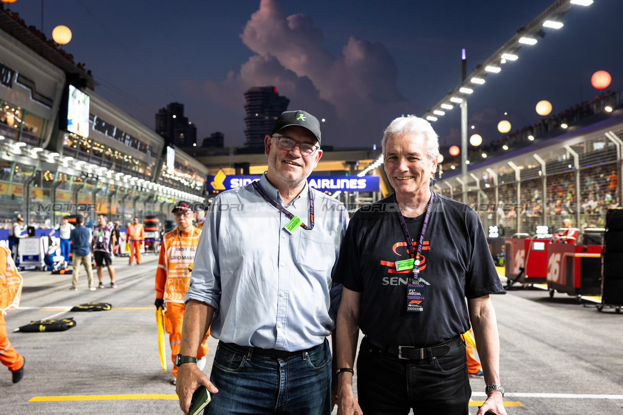 GP SINGAPORE, (L to R): Joe Saward (GBR) Journalist with David Tremayne (GBR) Journalist.

22.09.2024. Formula 1 World Championship, Rd 18, Singapore Grand Prix, Marina Bay Street Circuit, Singapore, Gara Day.

- www.xpbimages.com, EMail: requests@xpbimages.com © Copyright: Bearne / XPB Images