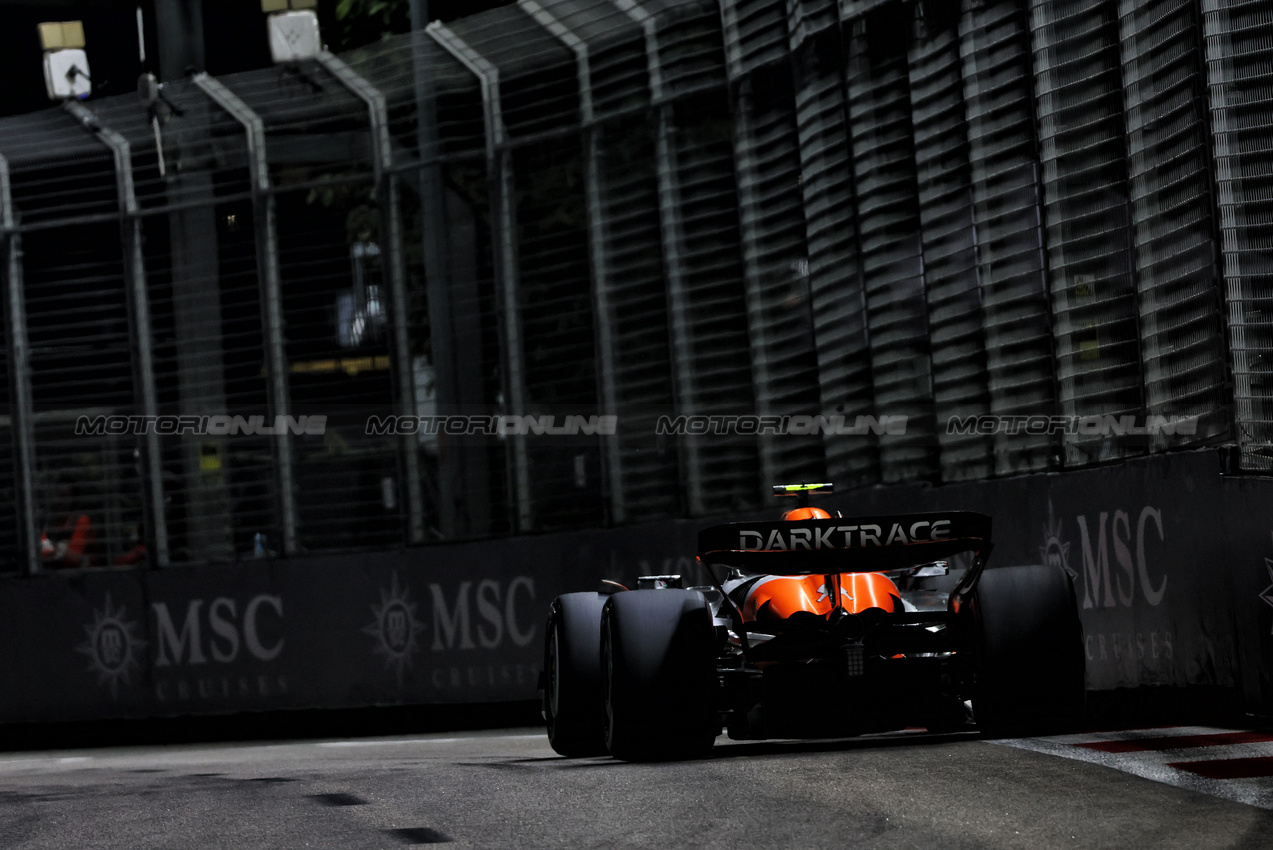 GP SINGAPORE, Lando Norris (GBR) McLaren MCL38.

22.09.2024. Formula 1 World Championship, Rd 18, Singapore Grand Prix, Marina Bay Street Circuit, Singapore, Gara Day.

 - www.xpbimages.com, EMail: requests@xpbimages.com © Copyright: Coates / XPB Images