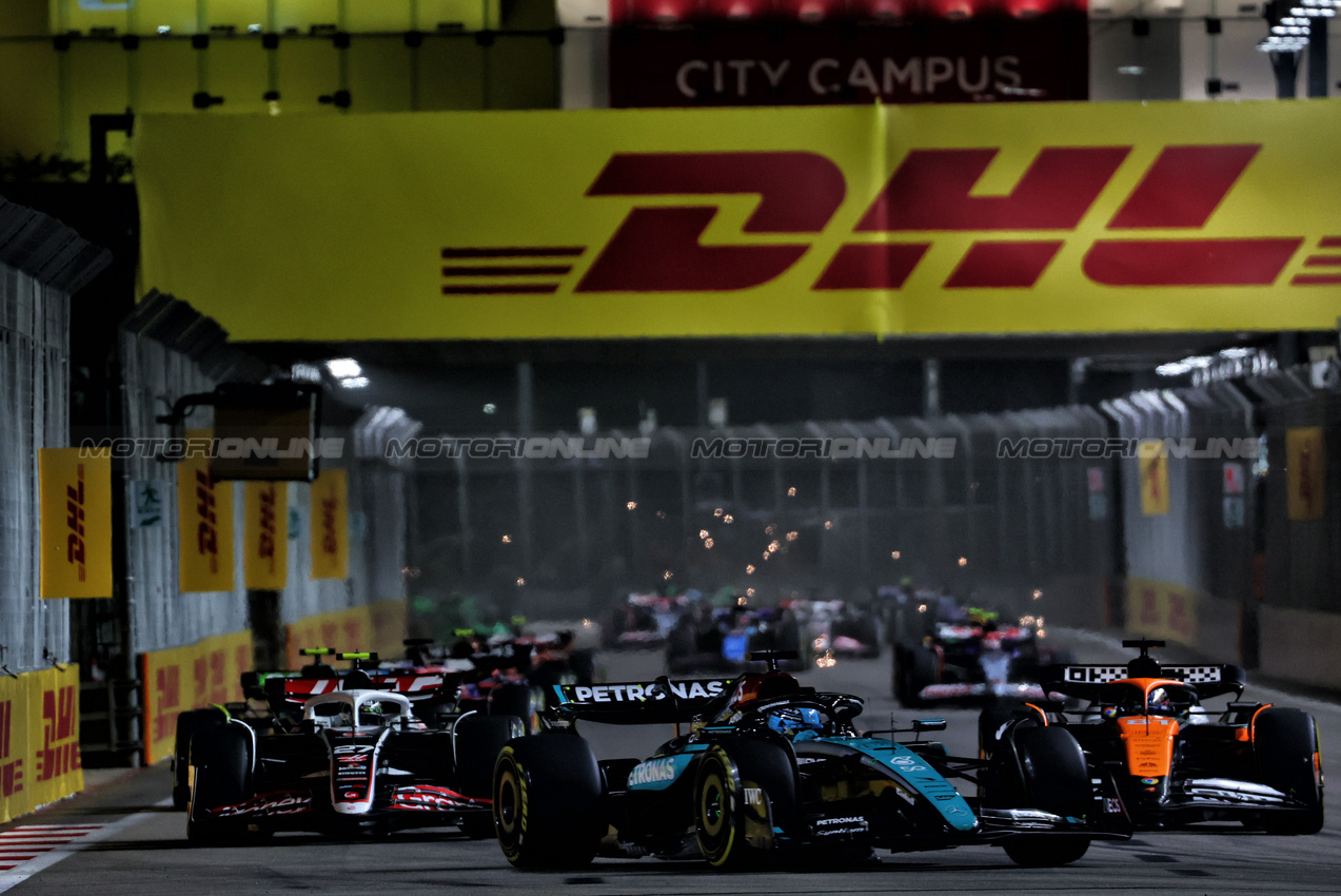 GP SINGAPORE, George Russell (GBR) Mercedes AMG F1 W15 at the partenza of the race.

22.09.2024. Formula 1 World Championship, Rd 18, Singapore Grand Prix, Marina Bay Street Circuit, Singapore, Gara Day.

 - www.xpbimages.com, EMail: requests@xpbimages.com © Copyright: Coates / XPB Images