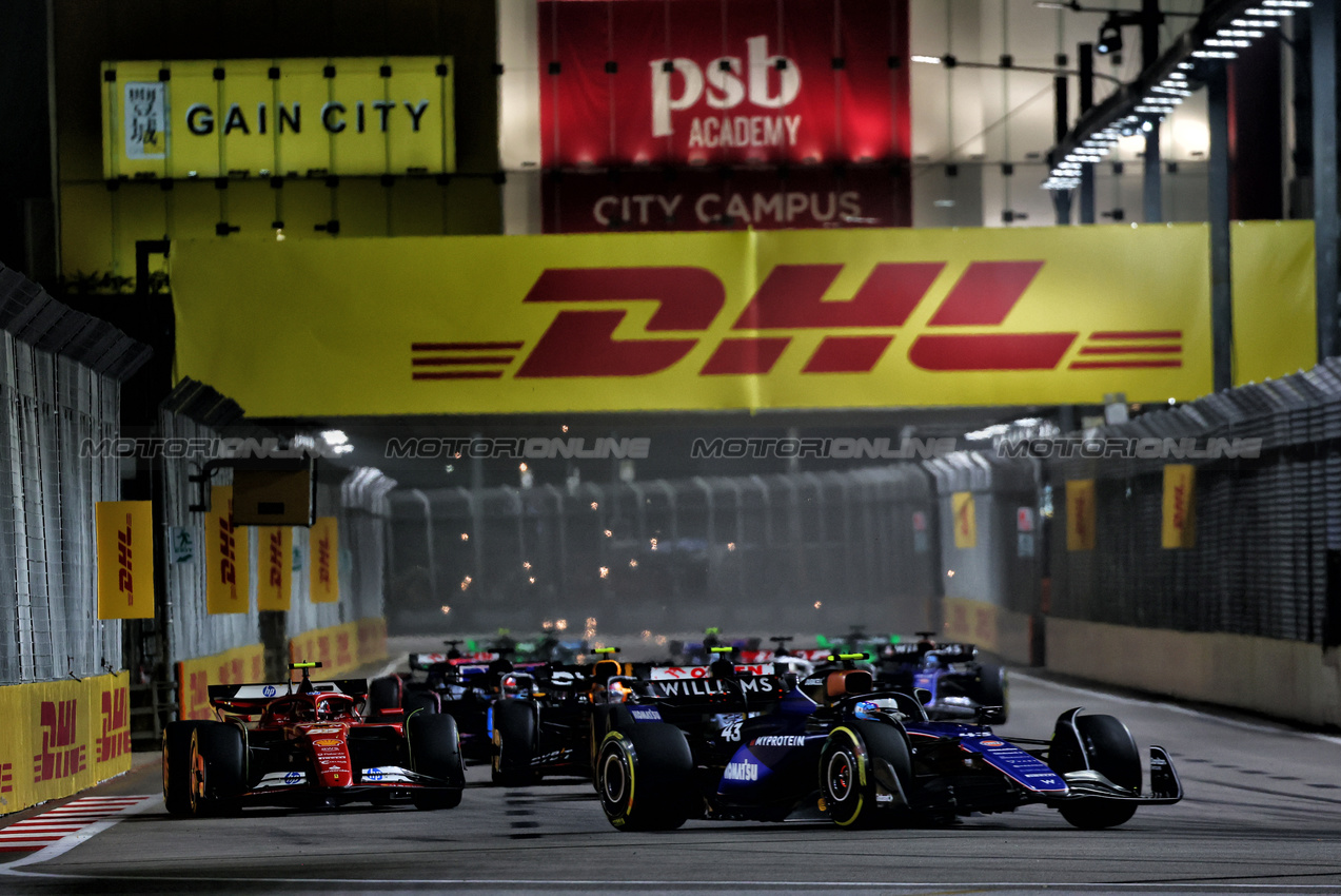 GP SINGAPORE, Franco Colapinto (ARG) Williams Racing FW46 at the partenza of the race.

22.09.2024. Formula 1 World Championship, Rd 18, Singapore Grand Prix, Marina Bay Street Circuit, Singapore, Gara Day.

 - www.xpbimages.com, EMail: requests@xpbimages.com © Copyright: Coates / XPB Images