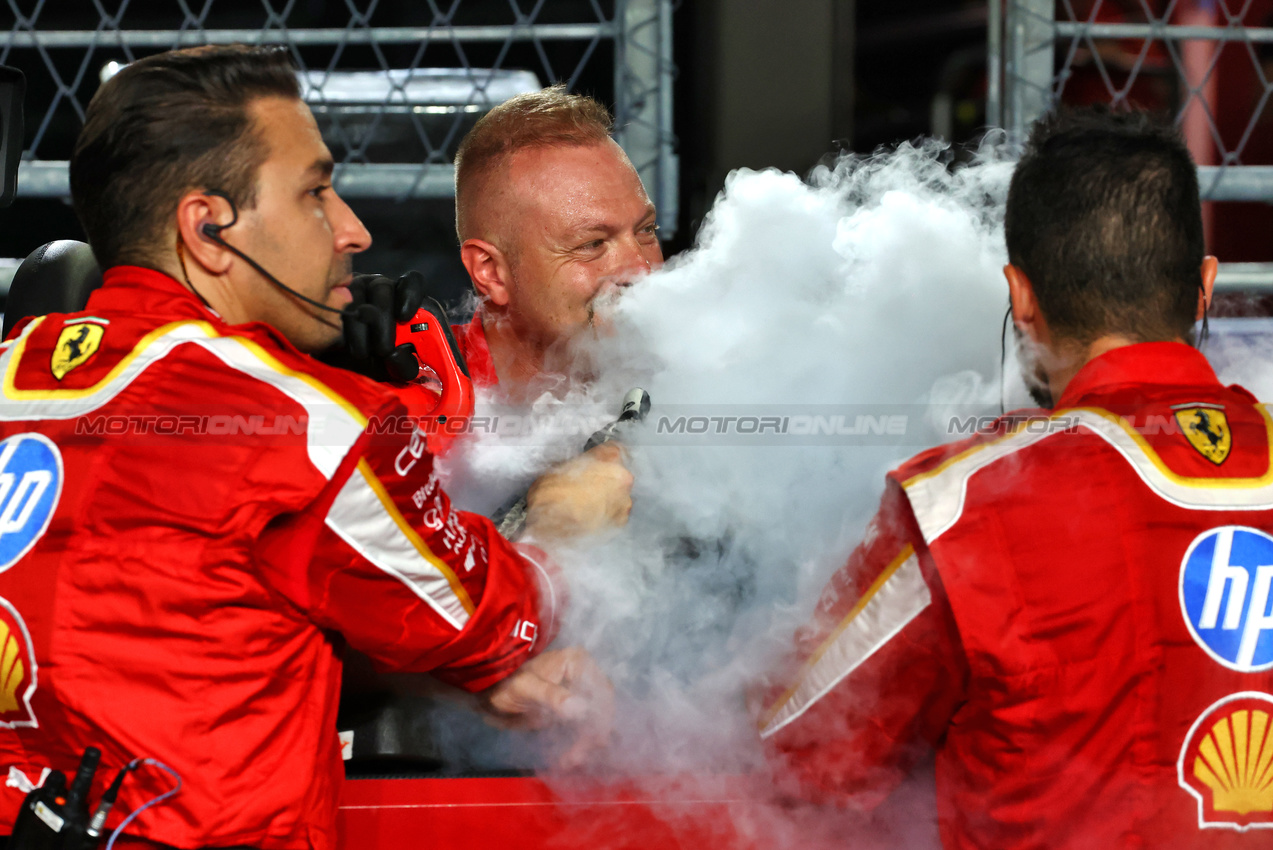 GP SINGAPORE, Ferrari on the grid.

22.09.2024. Formula 1 World Championship, Rd 18, Singapore Grand Prix, Marina Bay Street Circuit, Singapore, Gara Day.

 - www.xpbimages.com, EMail: requests@xpbimages.com © Copyright: Coates / XPB Images