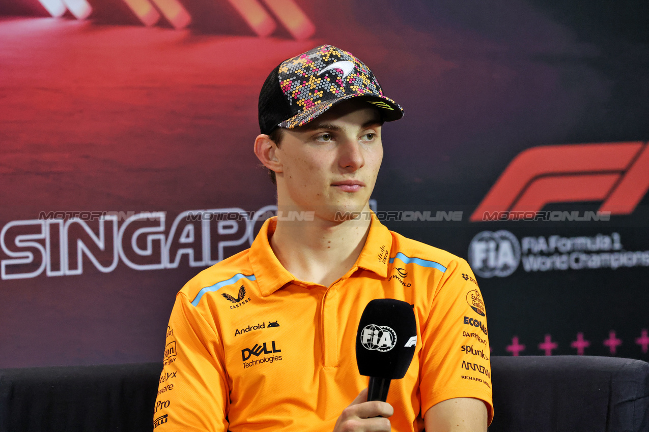 GP SINGAPORE, Oscar Piastri (AUS) McLaren in the post race FIA Press Conference.

22.09.2024. Formula 1 World Championship, Rd 18, Singapore Grand Prix, Marina Bay Street Circuit, Singapore, Gara Day.

- www.xpbimages.com, EMail: requests@xpbimages.com © Copyright: Rew / XPB Images