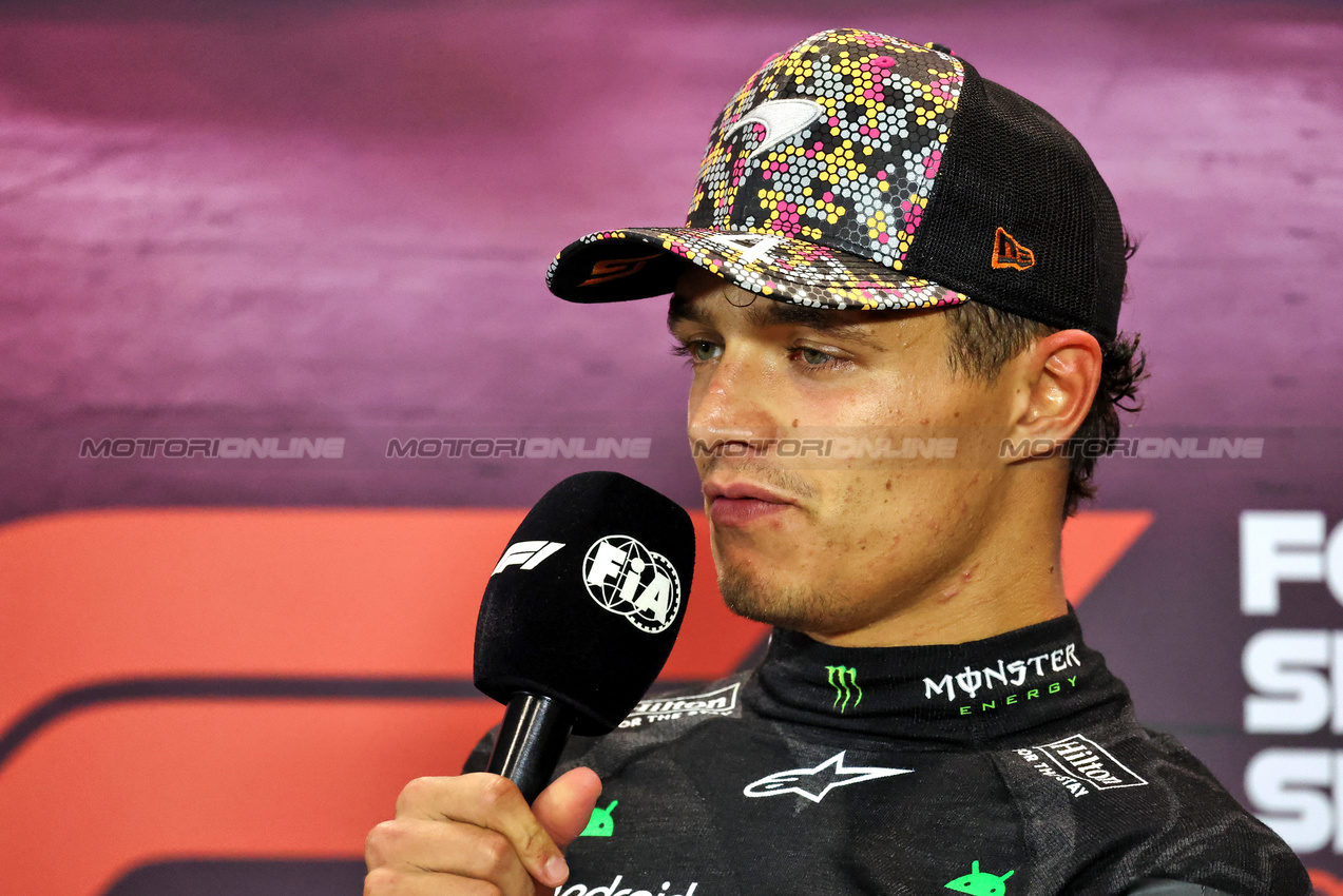 GP SINGAPORE, Lando Norris (GBR) McLaren in the post race FIA Press Conference.

22.09.2024. Formula 1 World Championship, Rd 18, Singapore Grand Prix, Marina Bay Street Circuit, Singapore, Gara Day.

- www.xpbimages.com, EMail: requests@xpbimages.com © Copyright: Rew / XPB Images