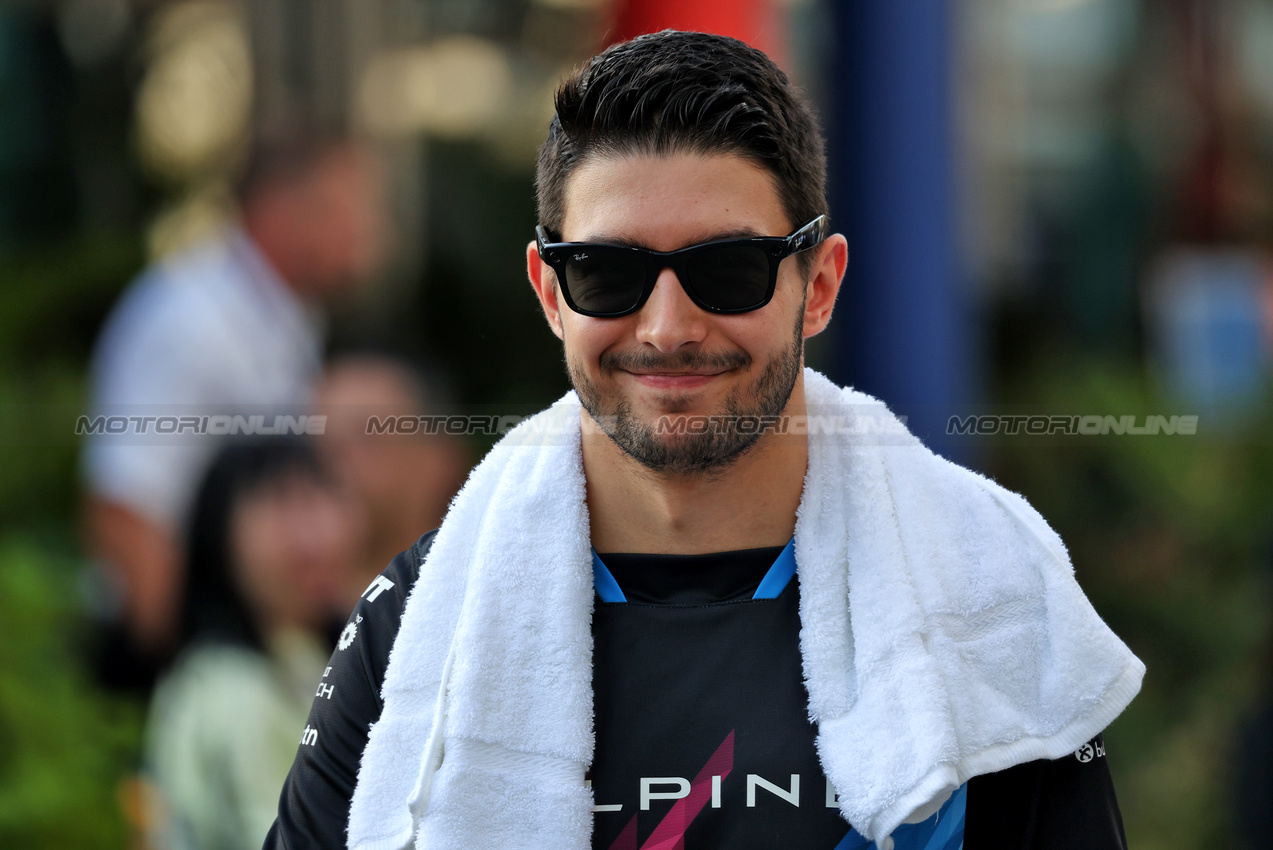 GP SINGAPORE, Esteban Ocon (FRA) Alpine F1 Team.

22.09.2024. Formula 1 World Championship, Rd 18, Singapore Grand Prix, Marina Bay Street Circuit, Singapore, Gara Day.

- www.xpbimages.com, EMail: requests@xpbimages.com © Copyright: Rew / XPB Images