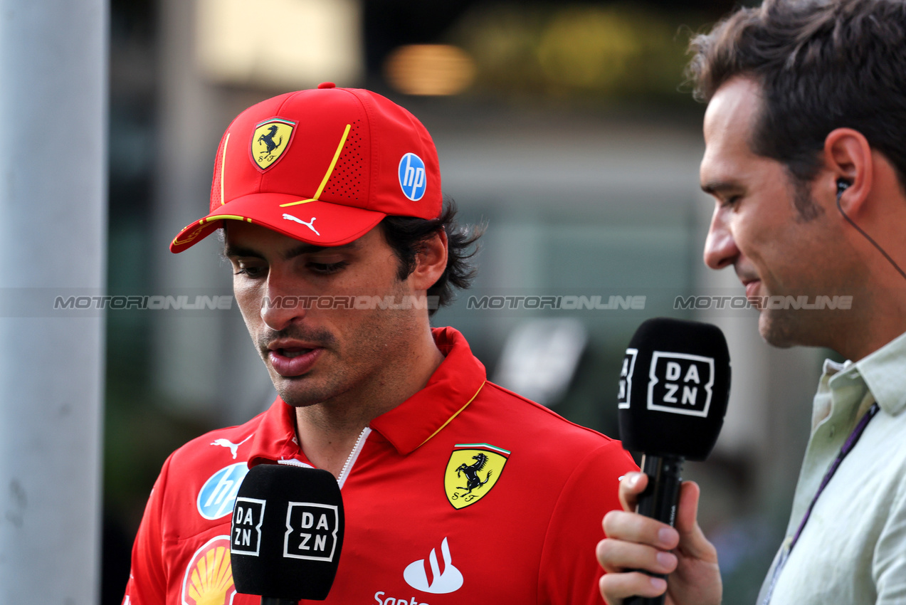 GP SINGAPORE, Carlos Sainz Jr (ESP) Ferrari.

22.09.2024. Formula 1 World Championship, Rd 18, Singapore Grand Prix, Marina Bay Street Circuit, Singapore, Gara Day.

- www.xpbimages.com, EMail: requests@xpbimages.com © Copyright: Rew / XPB Images