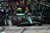 GP SINGAPORE, Fernando Alonso (ESP) Aston Martin F1 Team AMR24 makes a pit stop.

22.09.2024. Formula 1 World Championship, Rd 18, Singapore Grand Prix, Marina Bay Street Circuit, Singapore, Gara Day.

- www.xpbimages.com, EMail: requests@xpbimages.com © Copyright: Bearne / XPB Images