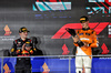 GP SINGAPORE, Gara winner Lando Norris (GBR) McLaren celebrates on the podium with second placed Max Verstappen (NLD) Red Bull Racing (Left).

22.09.2024. Formula 1 World Championship, Rd 18, Singapore Grand Prix, Marina Bay Street Circuit, Singapore, Gara Day.

- www.xpbimages.com, EMail: requests@xpbimages.com © Copyright: Moy / XPB Images