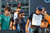 GP SINGAPORE, Sergio Perez (MEX) Red Bull Racing e Alexander Albon (THA) Williams Racing on the drivers' parade.

22.09.2024. Formula 1 World Championship, Rd 18, Singapore Grand Prix, Marina Bay Street Circuit, Singapore, Gara Day.

- www.xpbimages.com, EMail: requests@xpbimages.com © Copyright: Rew / XPB Images