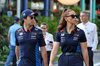 GP SINGAPORE, Sergio Perez (MEX) Red Bull Racing with Alice Hedworth (GBR) Red Bull Racing Communications Manager.

22.09.2024. Formula 1 World Championship, Rd 18, Singapore Grand Prix, Marina Bay Street Circuit, Singapore, Gara Day.

- www.xpbimages.com, EMail: requests@xpbimages.com © Copyright: Rew / XPB Images