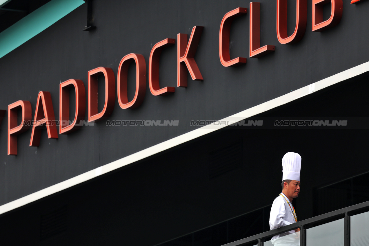 GP SINGAPORE, Circuit Atmosfera - Paddock Club chef.

19.09.2024. Formula 1 World Championship, Rd 18, Singapore Grand Prix, Marina Bay Street Circuit, Singapore, Preparation Day.

- www.xpbimages.com, EMail: requests@xpbimages.com © Copyright: Rew / XPB Images
