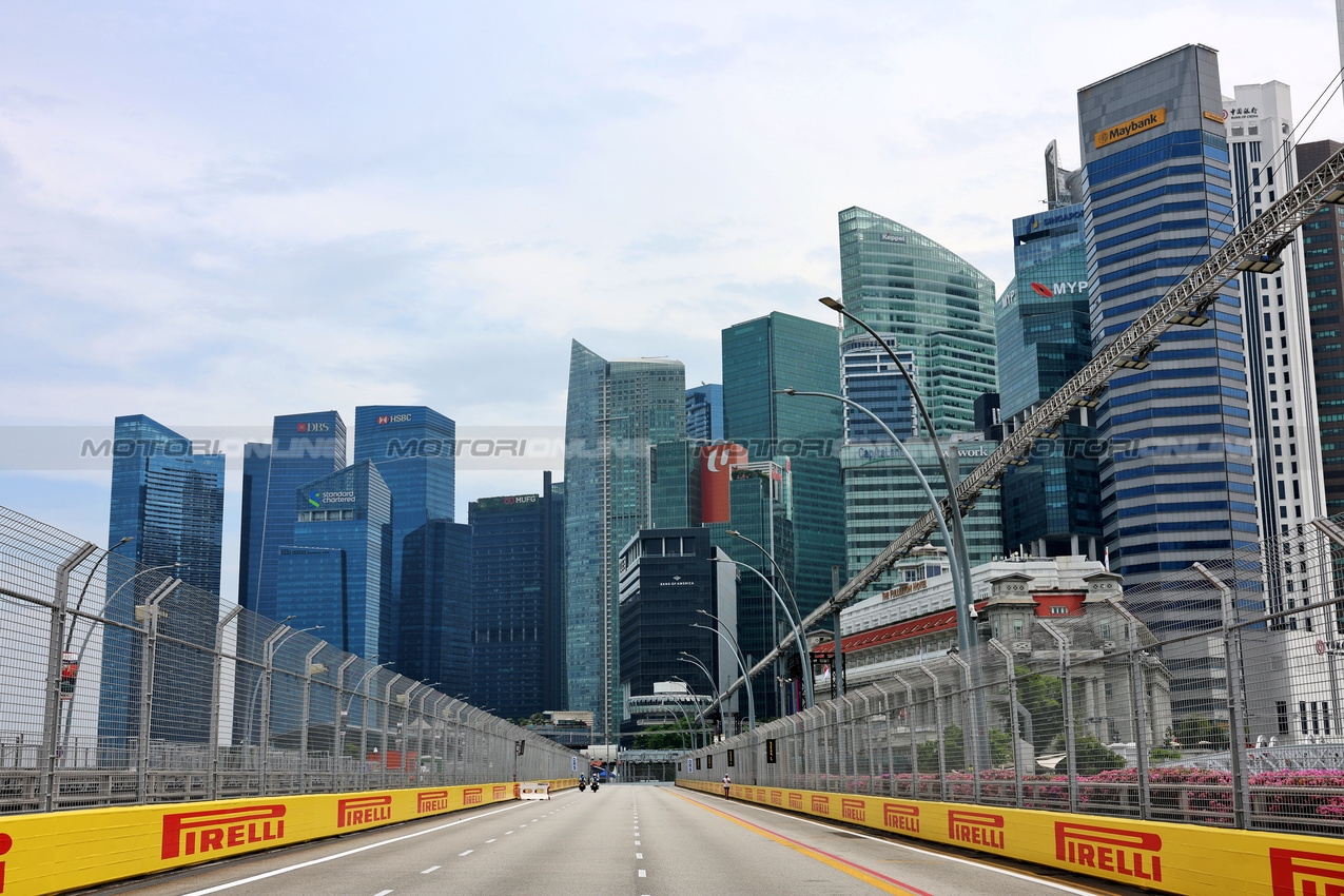 GP SINGAPORE, Circuit Atmosfera - track detail.

19.09.2024. Formula 1 World Championship, Rd 18, Singapore Grand Prix, Marina Bay Street Circuit, Singapore, Preparation Day.

- www.xpbimages.com, EMail: requests@xpbimages.com © Copyright: Rew / XPB Images