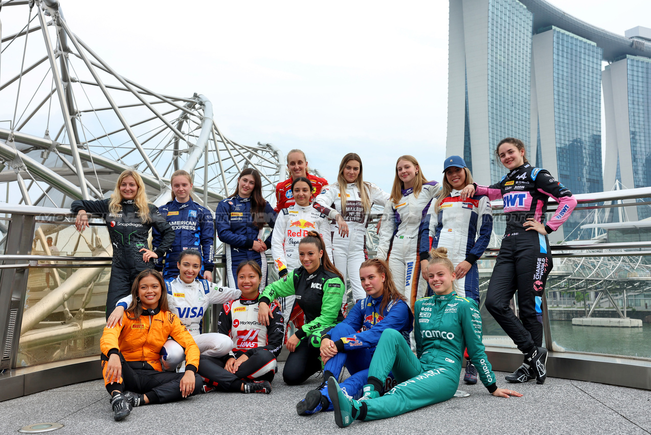 GP SINGAPORE, F1 Academy Drivers group photograph.

19.09.2024. FIA Formula Academy, Rd 5, Marina Bay Street Circuit, Singapore, Giovedi'.

- www.xpbimages.com, EMail: requests@xpbimages.com Copyright: XPB Images
