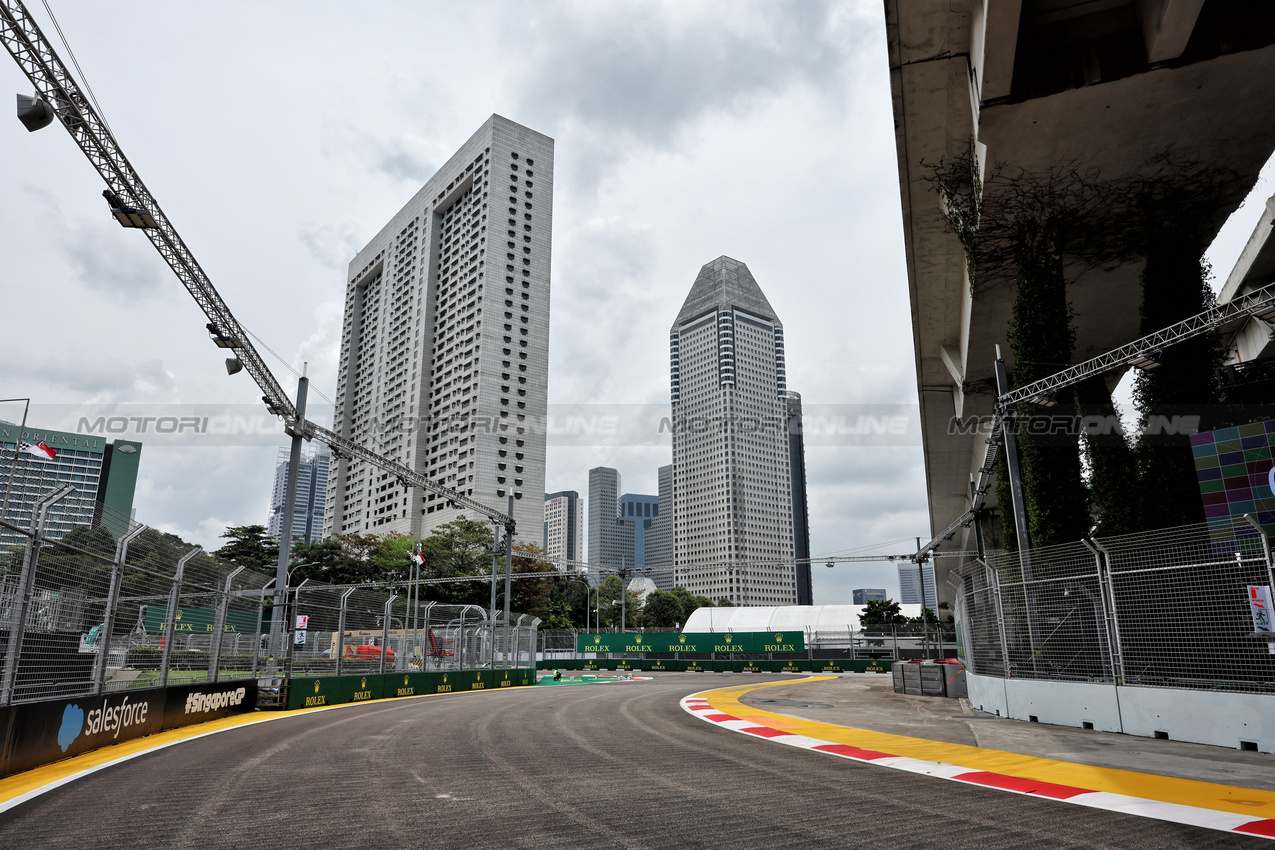 GP SINGAPORE, Circuit Atmosfera - track detail.

19.09.2024. Formula 1 World Championship, Rd 18, Singapore Grand Prix, Marina Bay Street Circuit, Singapore, Preparation Day.

- www.xpbimages.com, EMail: requests@xpbimages.com © Copyright: Moy / XPB Images