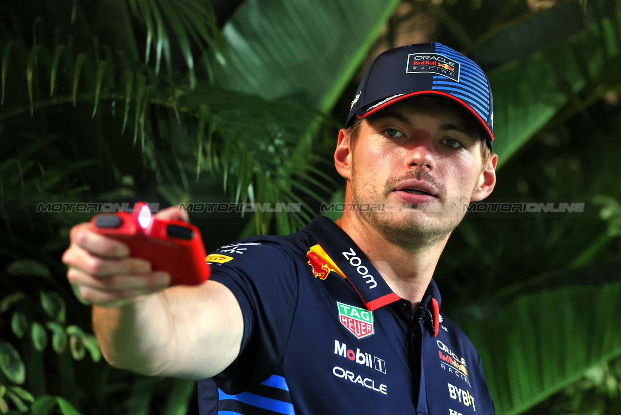 GP SINGAPORE, Max Verstappen (NLD) Red Bull Racing.

19.09.2024. Formula 1 World Championship, Rd 18, Singapore Grand Prix, Marina Bay Street Circuit, Singapore, Preparation Day.

- www.xpbimages.com, EMail: requests@xpbimages.com © Copyright: Moy / XPB Images