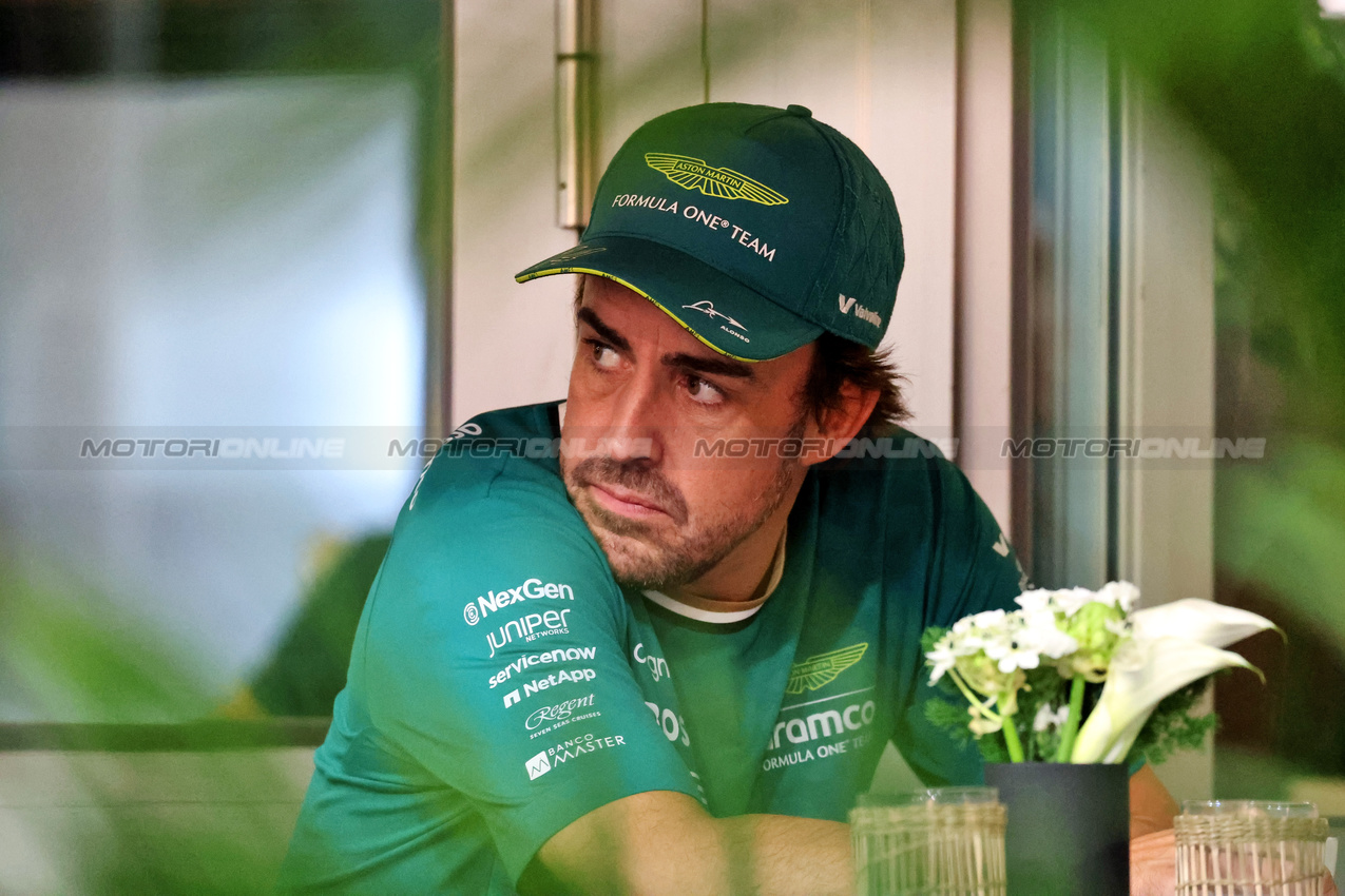 GP SINGAPORE, Fernando Alonso (ESP) Aston Martin F1 Team.

19.09.2024. Formula 1 World Championship, Rd 18, Singapore Grand Prix, Marina Bay Street Circuit, Singapore, Preparation Day.

- www.xpbimages.com, EMail: requests@xpbimages.com © Copyright: Rew / XPB Images
