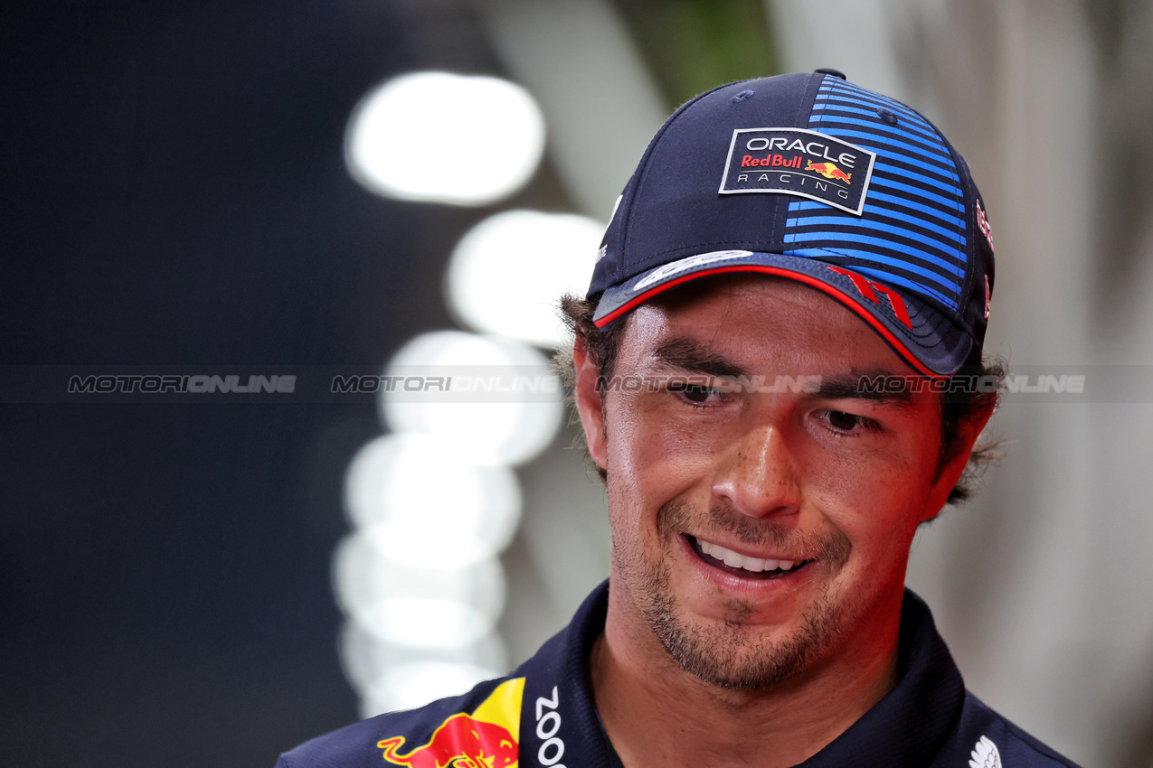 GP SINGAPORE, Sergio Perez (MEX) Red Bull Racing.

19.09.2024. Formula 1 World Championship, Rd 18, Singapore Grand Prix, Marina Bay Street Circuit, Singapore, Preparation Day.

- www.xpbimages.com, EMail: requests@xpbimages.com © Copyright: Rew / XPB Images