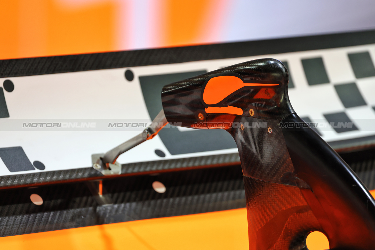 GP SINGAPORE, McLaren MCL38 rear wing - DRS.

19.09.2024. Formula 1 World Championship, Rd 18, Singapore Grand Prix, Marina Bay Street Circuit, Singapore, Preparation Day.

- www.xpbimages.com, EMail: requests@xpbimages.com © Copyright: Batchelor / XPB Images