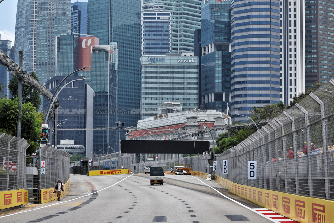 GP SINGAPORE, Circuit Atmosfera - track detail.

19.09.2024. Formula 1 World Championship, Rd 18, Singapore Grand Prix, Marina Bay Street Circuit, Singapore, Preparation Day.

- www.xpbimages.com, EMail: requests@xpbimages.com © Copyright: Moy / XPB Images