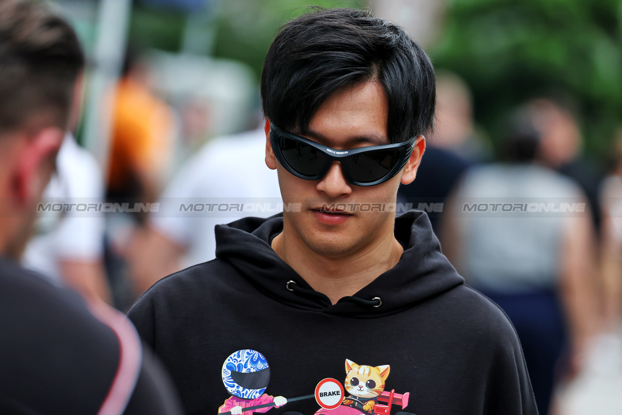 GP SINGAPORE, Zhou Guanyu (CHN) Sauber.

19.09.2024. Formula 1 World Championship, Rd 18, Singapore Grand Prix, Marina Bay Street Circuit, Singapore, Preparation Day.

- www.xpbimages.com, EMail: requests@xpbimages.com © Copyright: Moy / XPB Images