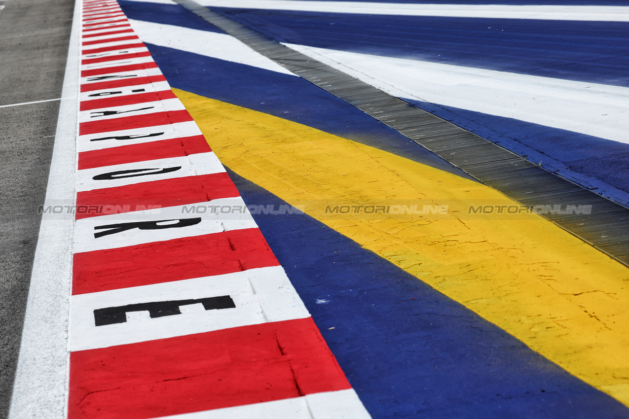GP SINGAPORE, Circuit Atmosfera - kerb detail.

19.09.2024. Formula 1 World Championship, Rd 18, Singapore Grand Prix, Marina Bay Street Circuit, Singapore, Preparation Day.

- www.xpbimages.com, EMail: requests@xpbimages.com © Copyright: Moy / XPB Images