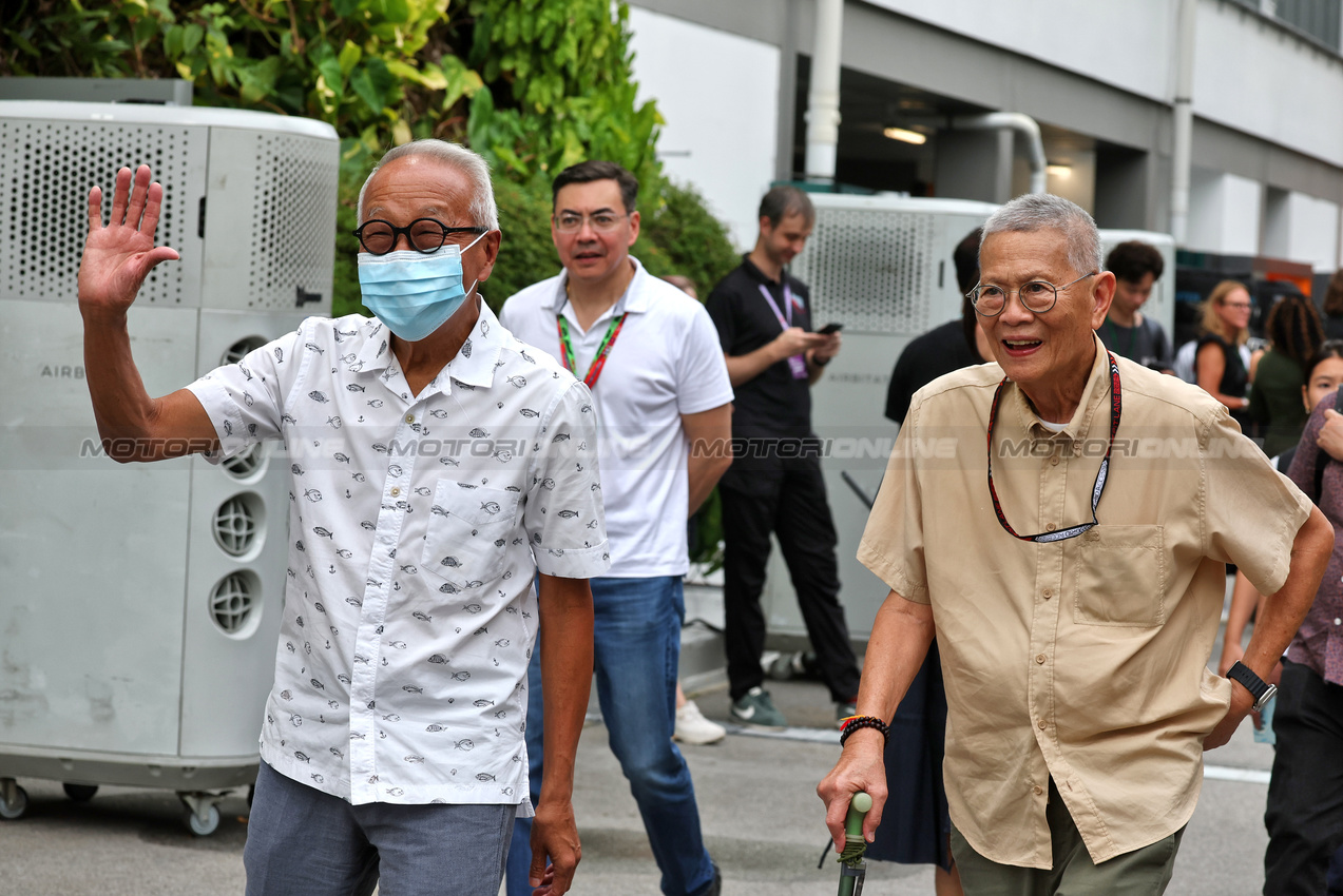 GP SINGAPORE, (L to R): Ong Beng Seng (SIN) Businessman with Colin Syn (SIN) Singapore GP Promotor 

19.09.2024. Formula 1 World Championship, Rd 18, Singapore Grand Prix, Marina Bay Street Circuit, Singapore, Preparation Day.

- www.xpbimages.com, EMail: requests@xpbimages.com © Copyright: Moy / XPB Images
