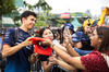 GP SINGAPORE, Alexander Albon (THA) Williams Racing with fans.

19.09.2024. Formula 1 World Championship, Rd 18, Singapore Grand Prix, Marina Bay Street Circuit, Singapore, Preparation Day.

- www.xpbimages.com, EMail: requests@xpbimages.com © Copyright: Bearne / XPB Images