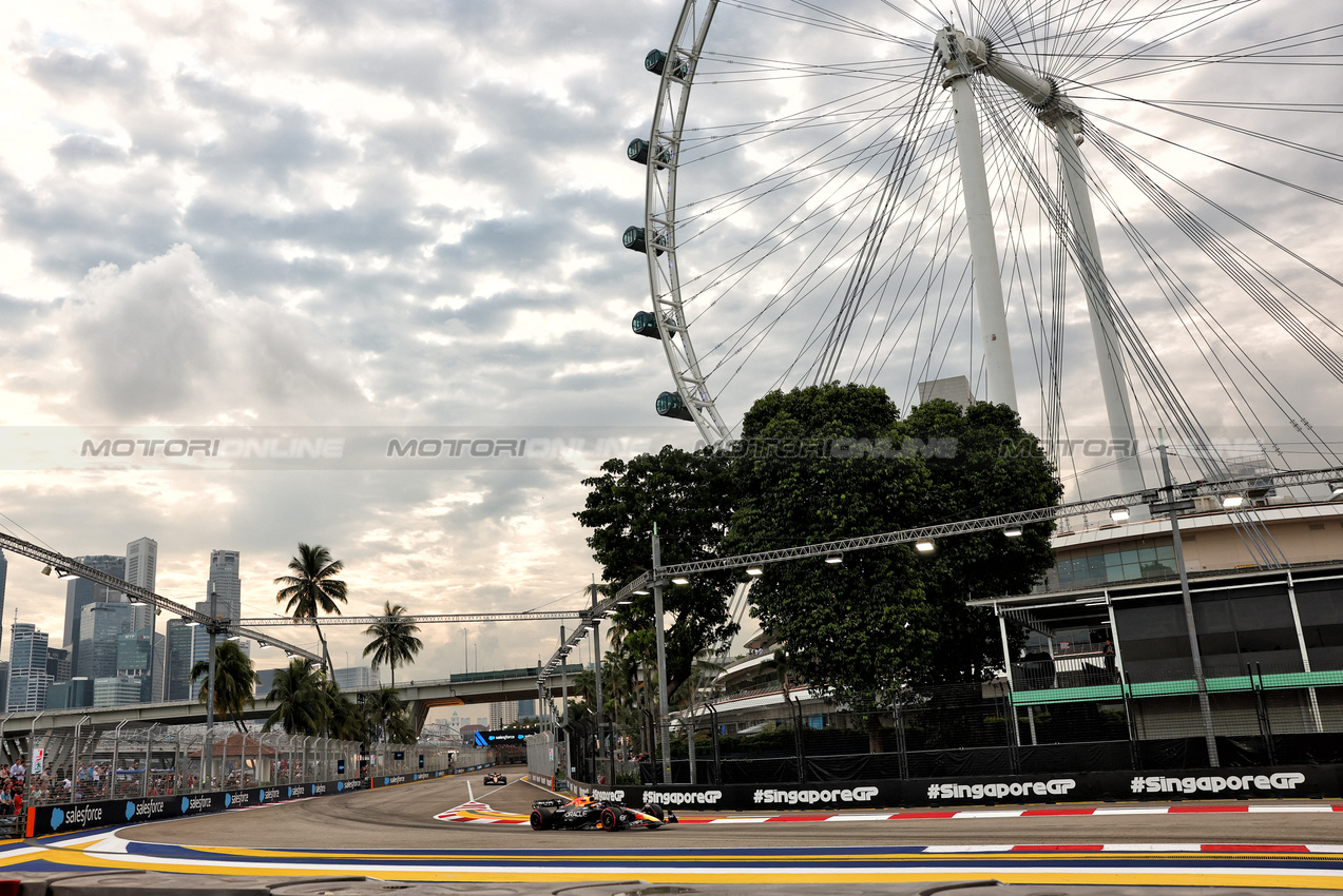 GP SINGAPORE, Max Verstappen (NLD) Red Bull Racing RB20.

21.09.2024. Formula 1 World Championship, Rd 18, Singapore Grand Prix, Marina Bay Street Circuit, Singapore, Qualifiche Day.

 - www.xpbimages.com, EMail: requests@xpbimages.com © Copyright: Coates / XPB Images