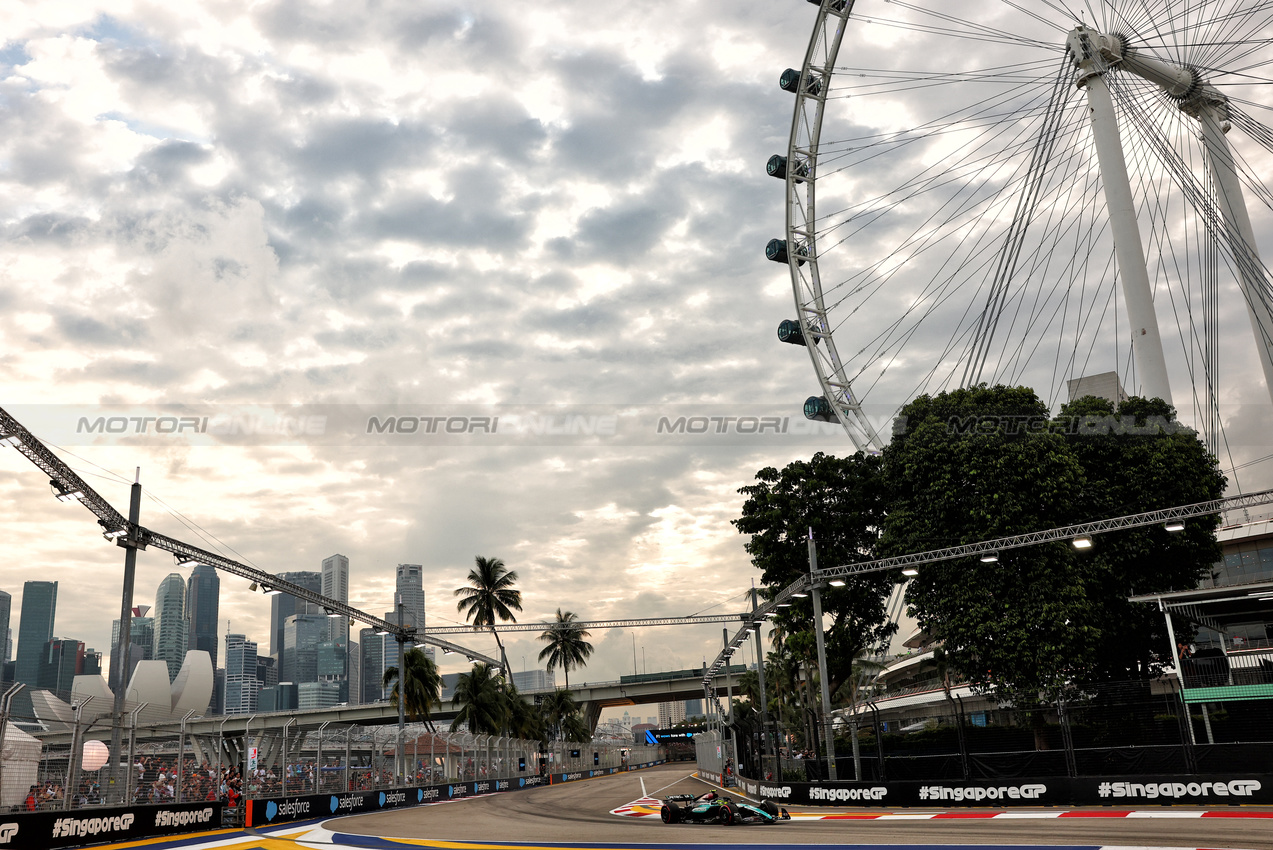 GP SINGAPORE, Lewis Hamilton (GBR) Mercedes AMG F1 W15.

21.09.2024. Formula 1 World Championship, Rd 18, Singapore Grand Prix, Marina Bay Street Circuit, Singapore, Qualifiche Day.

 - www.xpbimages.com, EMail: requests@xpbimages.com © Copyright: Coates / XPB Images