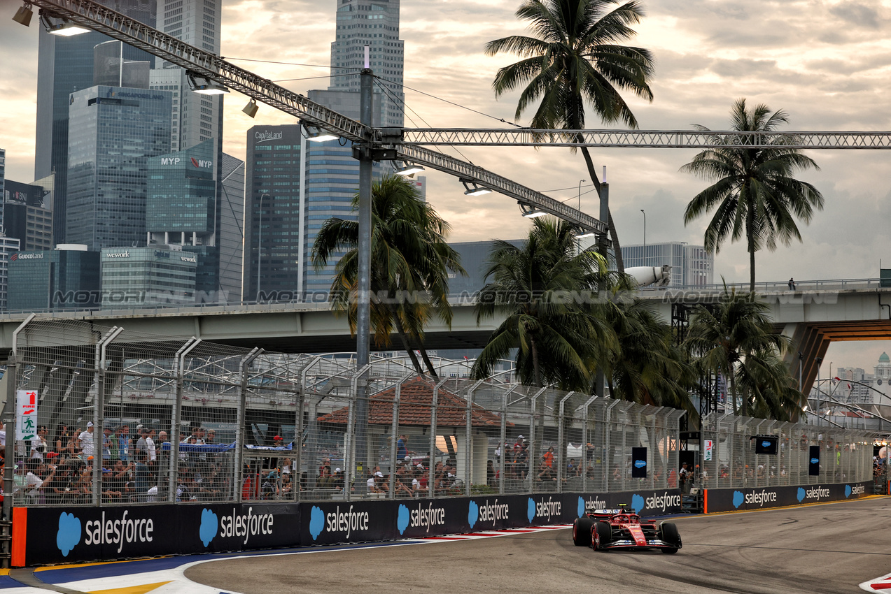 GP SINGAPORE, Carlos Sainz Jr (ESP) Ferrari SF-24.

21.09.2024. Formula 1 World Championship, Rd 18, Singapore Grand Prix, Marina Bay Street Circuit, Singapore, Qualifiche Day.

 - www.xpbimages.com, EMail: requests@xpbimages.com © Copyright: Coates / XPB Images