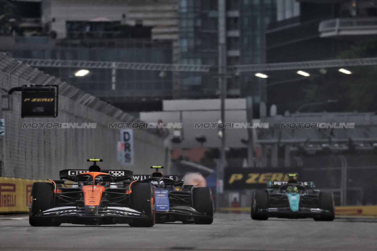 GP SINGAPORE, Lando Norris (GBR) McLaren MCL38.

21.09.2024. Formula 1 World Championship, Rd 18, Singapore Grand Prix, Marina Bay Street Circuit, Singapore, Qualifiche Day.

- www.xpbimages.com, EMail: requests@xpbimages.com © Copyright: Rew / XPB Images