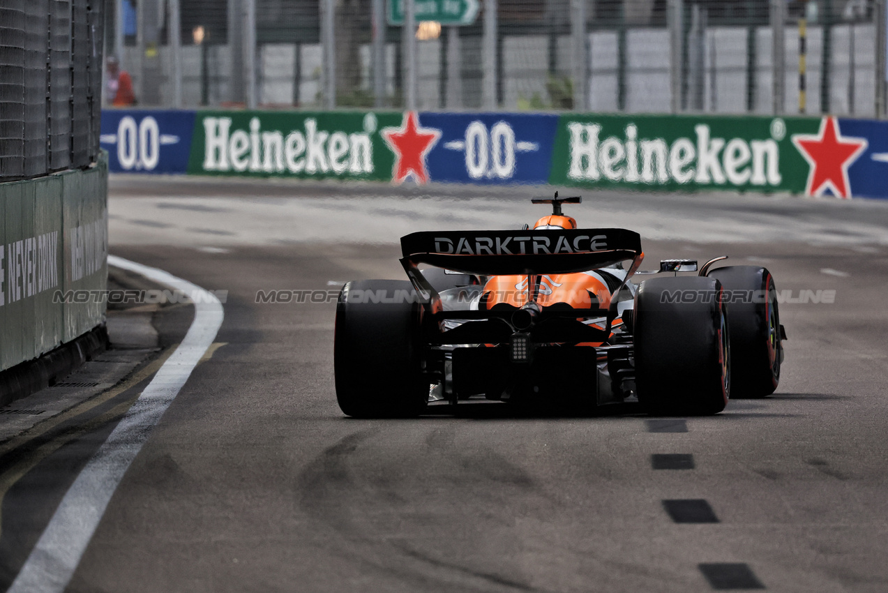 GP SINGAPORE, Oscar Piastri (AUS) McLaren MCL38.

21.09.2024. Formula 1 World Championship, Rd 18, Singapore Grand Prix, Marina Bay Street Circuit, Singapore, Qualifiche Day.

- www.xpbimages.com, EMail: requests@xpbimages.com © Copyright: Rew / XPB Images