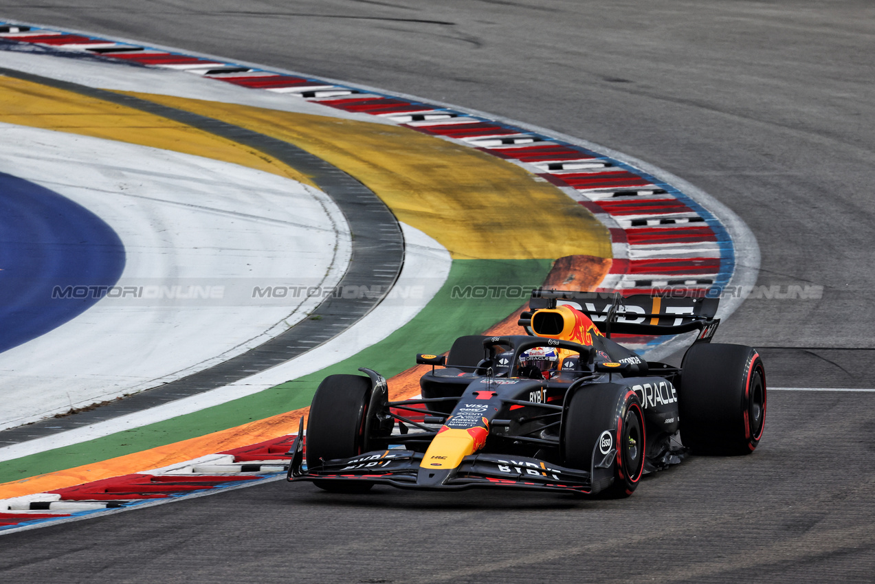 GP SINGAPORE, Max Verstappen (NLD) Red Bull Racing RB20.

21.09.2024. Formula 1 World Championship, Rd 18, Singapore Grand Prix, Marina Bay Street Circuit, Singapore, Qualifiche Day.

- www.xpbimages.com, EMail: requests@xpbimages.com © Copyright: Moy / XPB Images