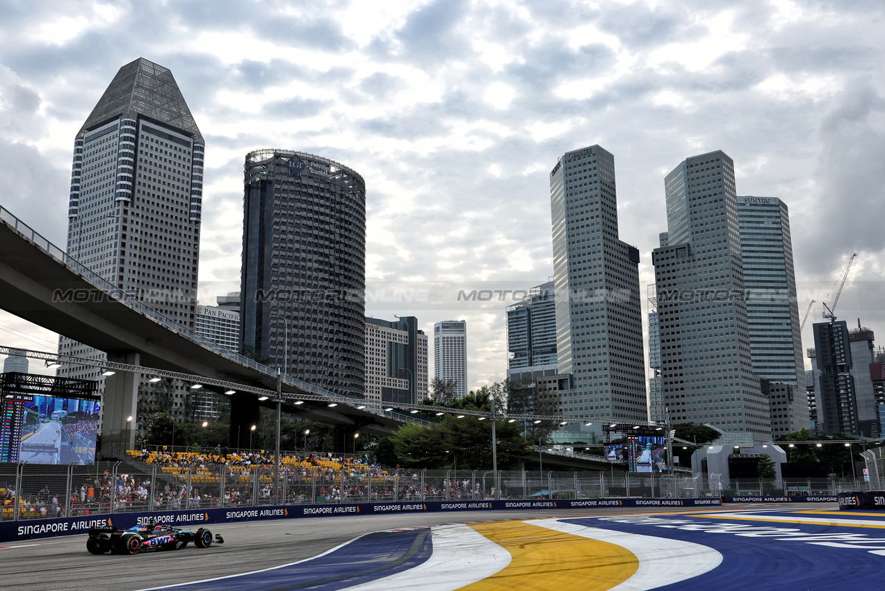 GP SINGAPORE, Esteban Ocon (FRA) Alpine F1 Team A524.

21.09.2024. Formula 1 World Championship, Rd 18, Singapore Grand Prix, Marina Bay Street Circuit, Singapore, Qualifiche Day.

- www.xpbimages.com, EMail: requests@xpbimages.com © Copyright: Moy / XPB Images