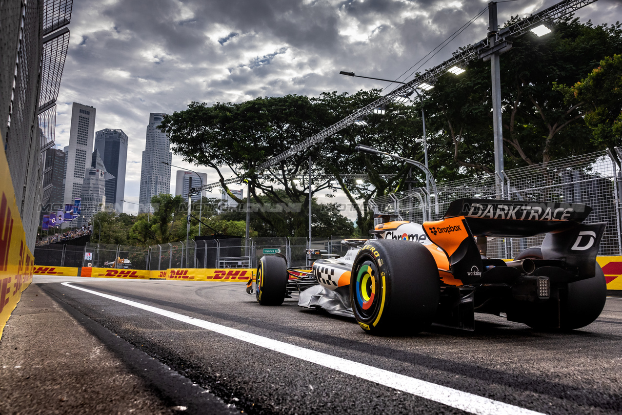 GP SINGAPORE, Oscar Piastri (AUS) McLaren MCL38.

21.09.2024. Formula 1 World Championship, Rd 18, Singapore Grand Prix, Marina Bay Street Circuit, Singapore, Qualifiche Day.

- www.xpbimages.com, EMail: requests@xpbimages.com © Copyright: Bearne / XPB Images